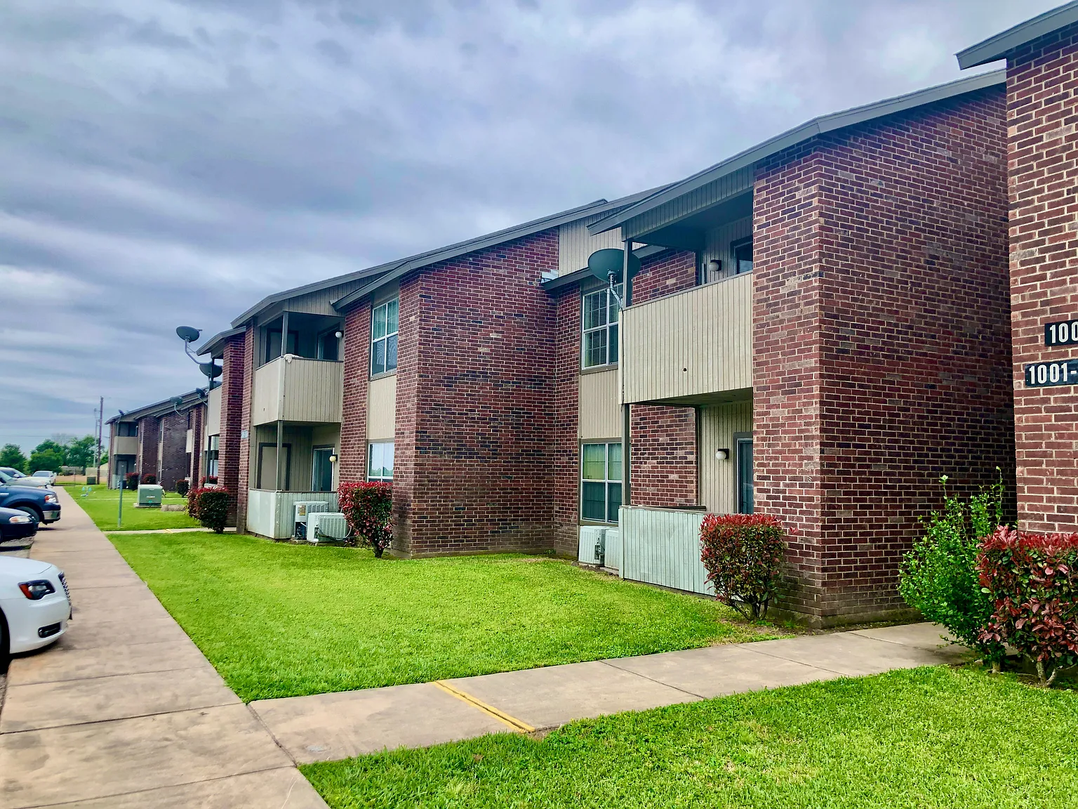 Lakeview Apartments — Photo 4