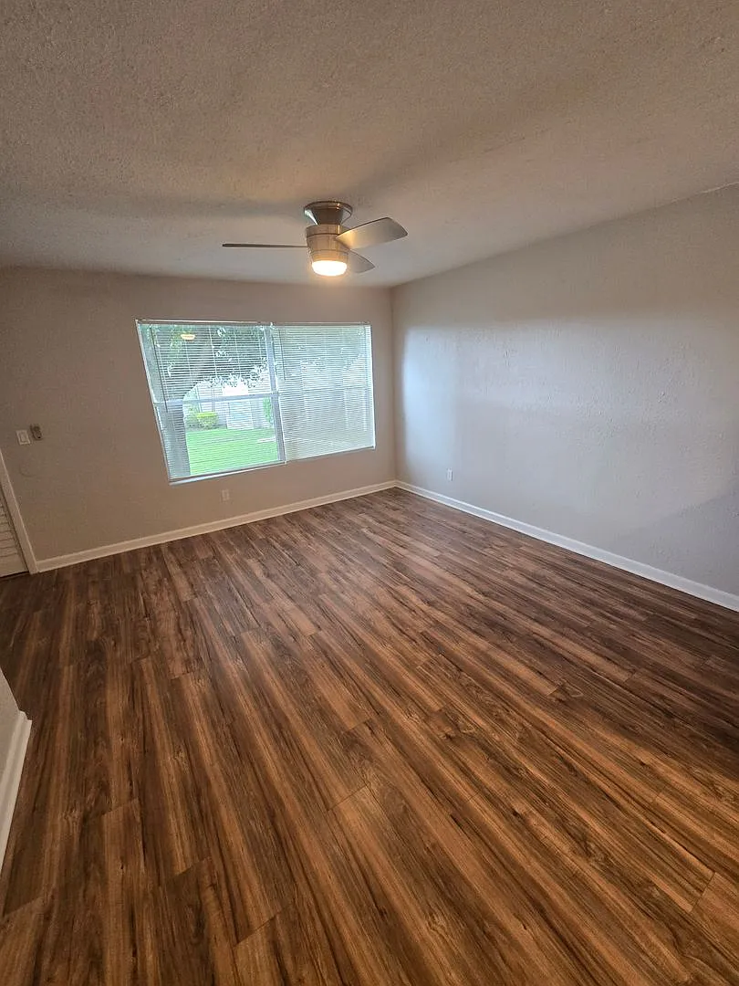 4704 Walden Cir — Photo 4
