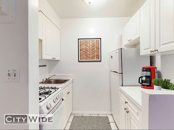 3rd image of 947 1st Ave APT 3A