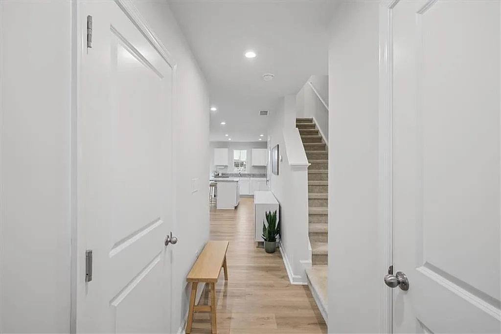 3 bed, 2.5 bath, 1452 sqft, $1,799 — Photo 3