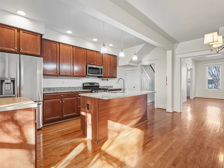 51 Girard St NE — Photo 2