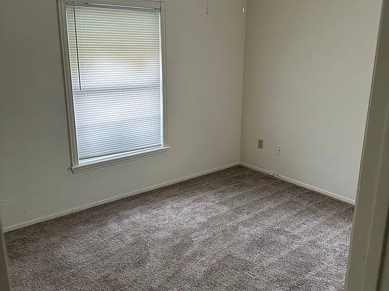 1041 Presidio Dr — Photo 8