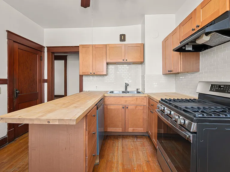150 Green St #2 — Photo 12