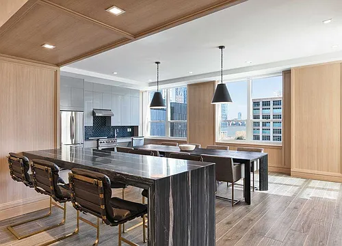 69 Bay St Photo 1