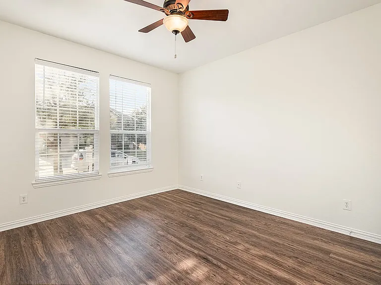 1432 Palestine Dr — Photo 12