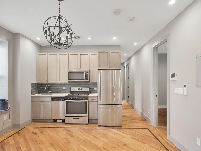190 Utica Ave #2A — Photo 2