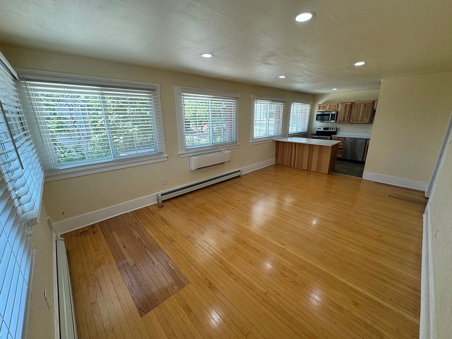 Fully updated 2 bedroom Apartment in the Avenues! — Photo 3