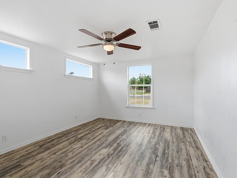 3811 Cedar Spring Dr — Photo 14