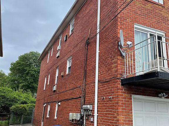 2nd image of 1521 209th St Floor 1