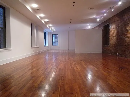 Rented by Bond New York | media 30