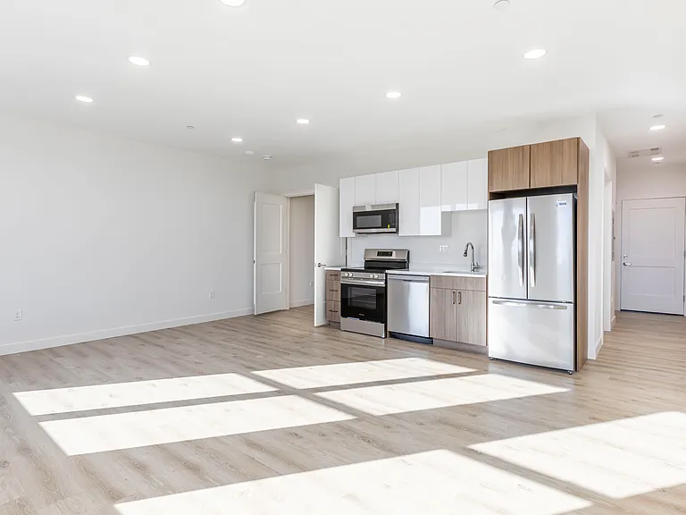 Skyline Apartments — Photo 67