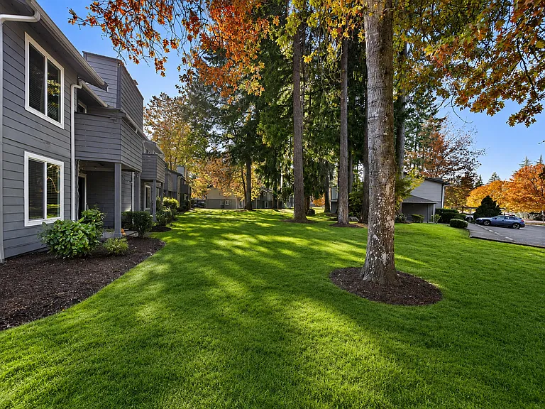 Sherwood Glen — Photo 4