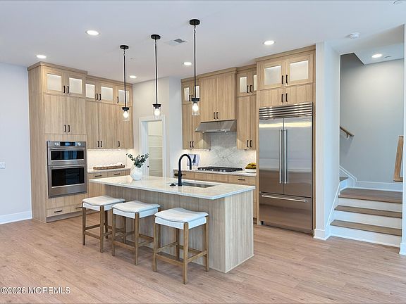 4th image of 419A Lake Avenue #408