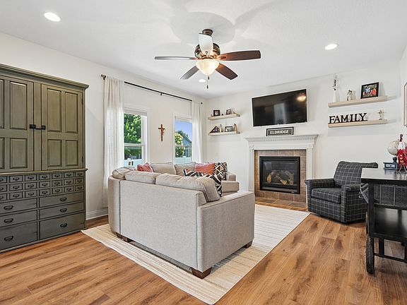 5th image of 851 Stonebridge Cir