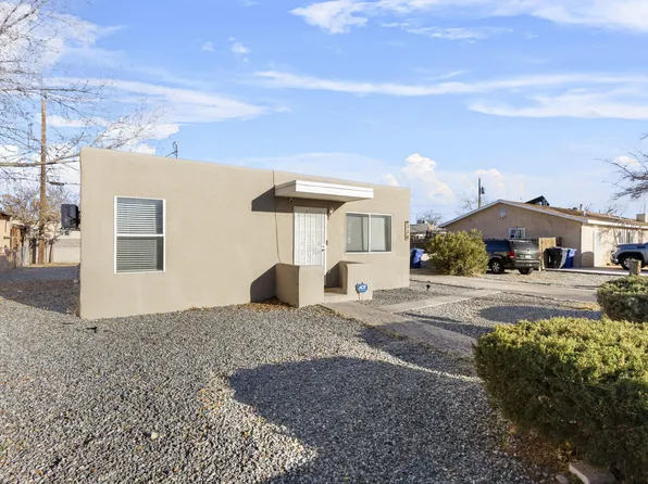 334 61st St NW, Albuquerque, NM 87105