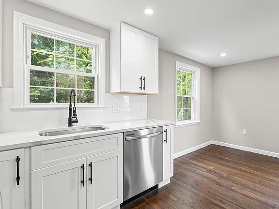 3rd image of 11 Bishop Rd