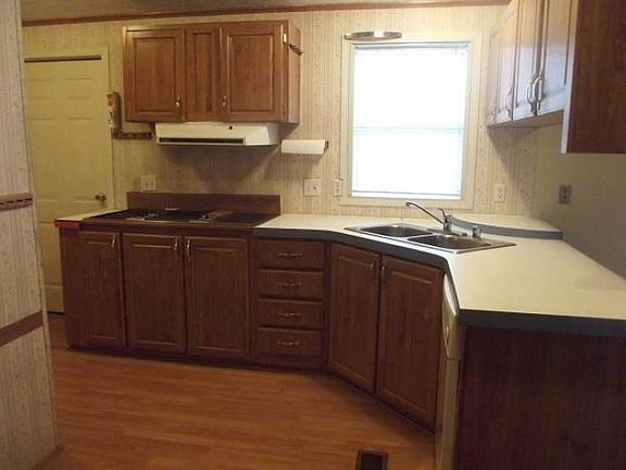 Kitchen sink area