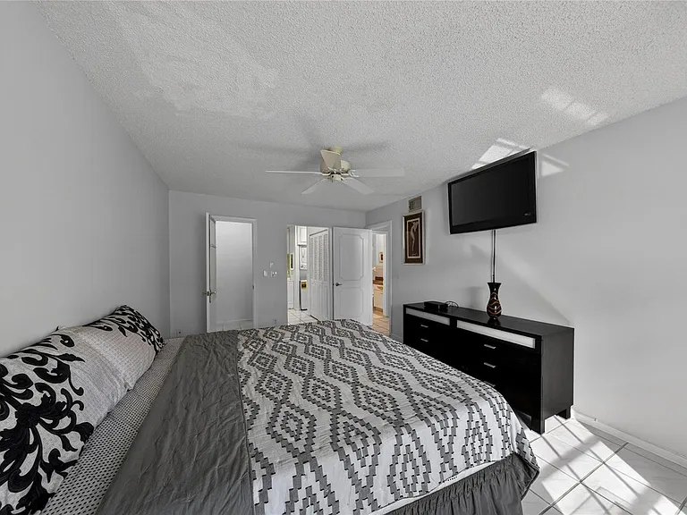 6253 Bay Club Dr #1 — Photo 25