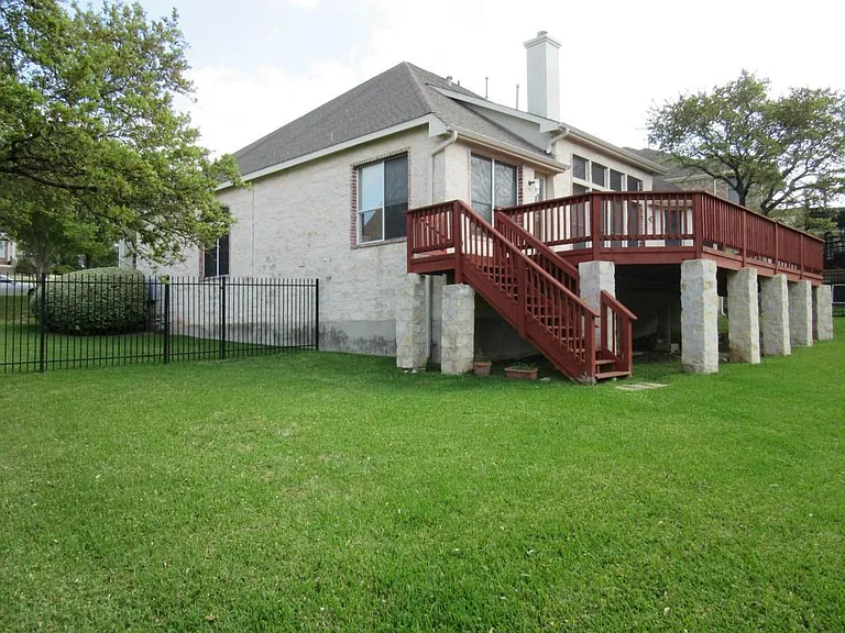 3908 Michael Neill Dr — Photo 2