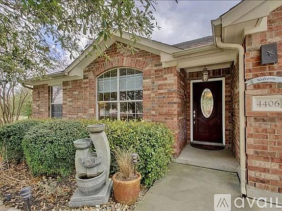 2nd image of 4406 Meadowside Ln