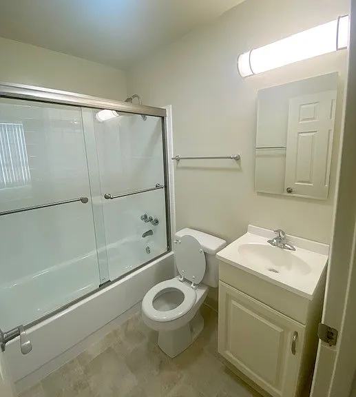 The Colegrove Apartments — Photo 9