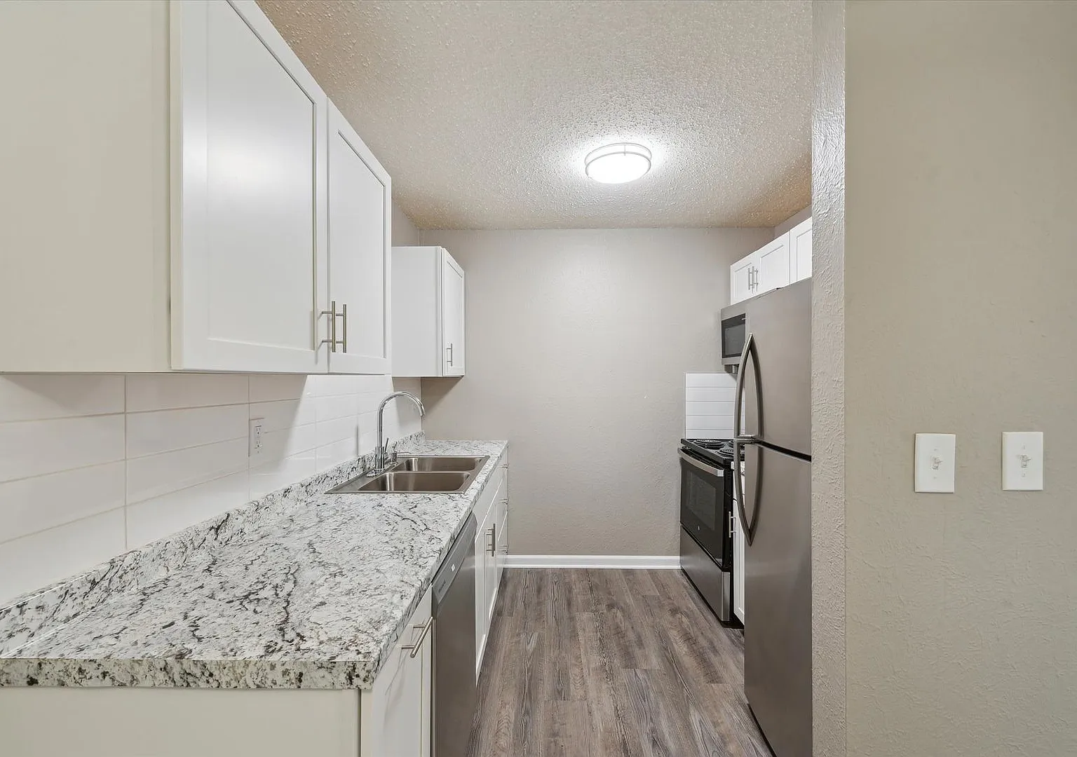 4013 Harvest Ln — Photo 1