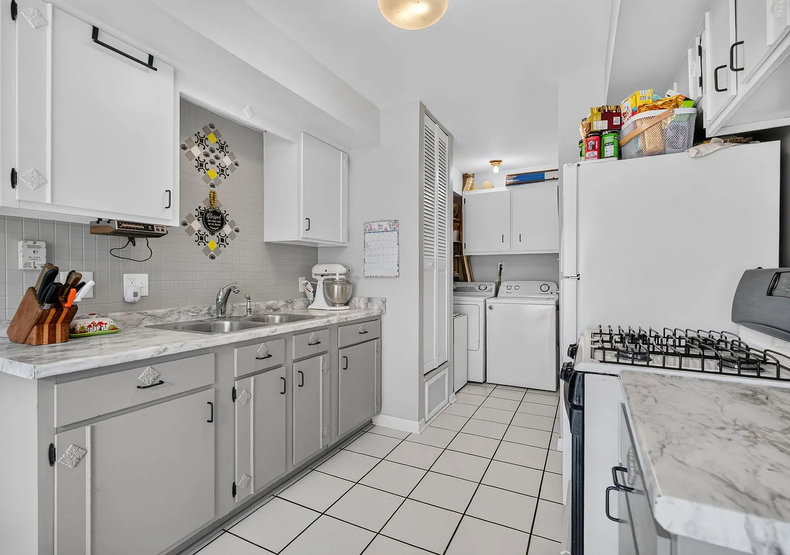 2 bed, 1.5 bath, 850 sqft, $1,980 — Photo 3