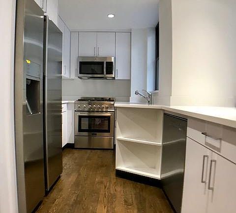 4th image of 200 W 58th St Ph A