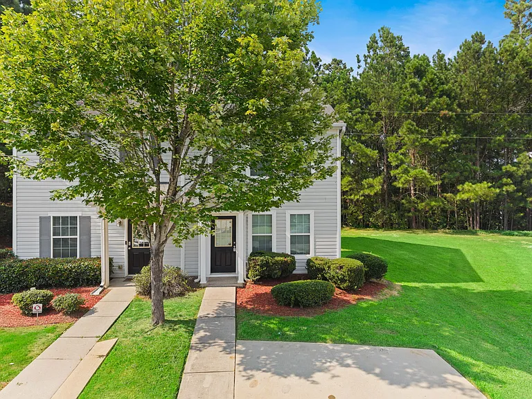 745 Outlook Way — Photo 1