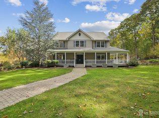 6 Oak Hill Trl, Glen Gardner, NJ 08826