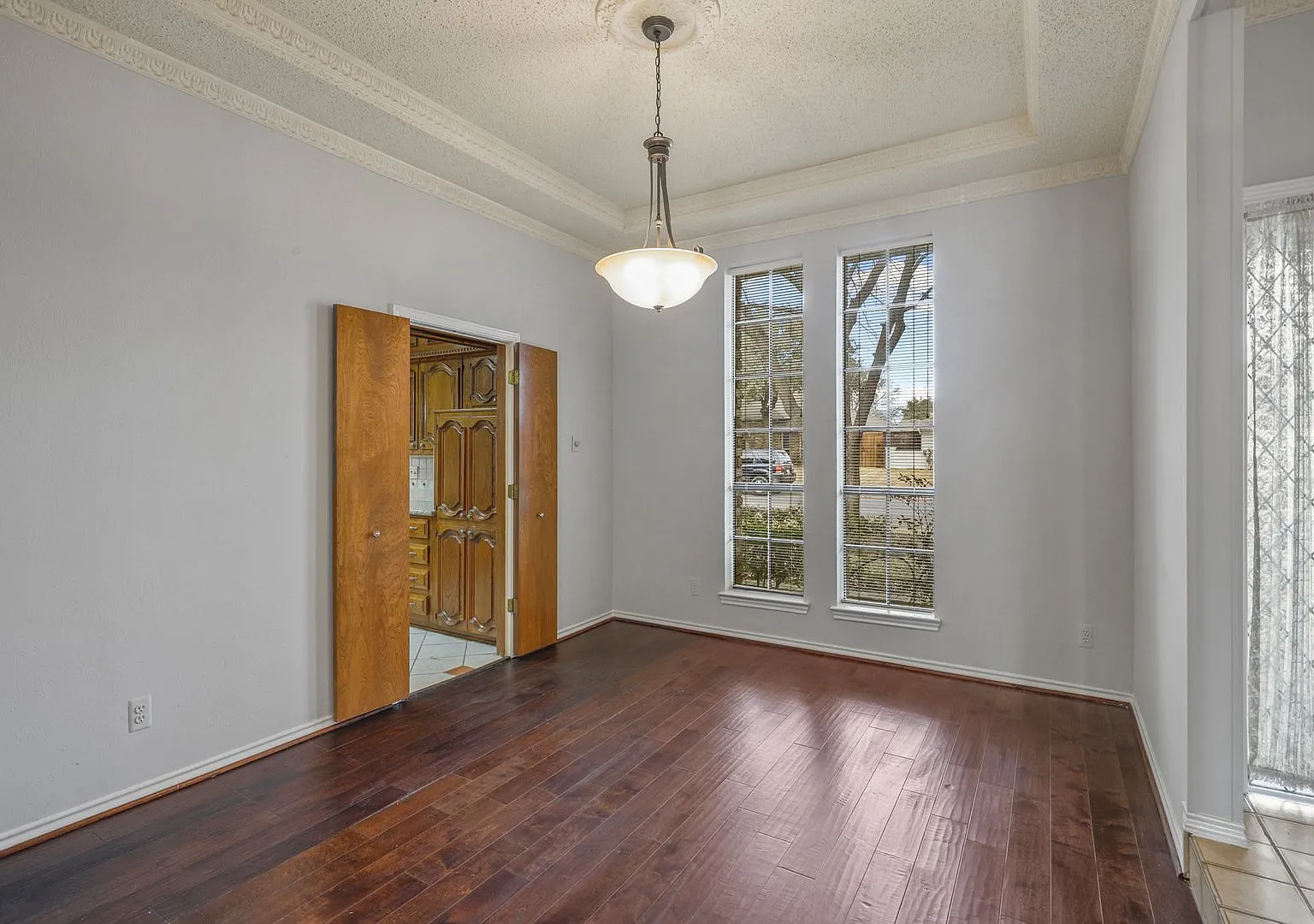 Stunning 4 Bedroom Home in a Great Location! — Photo 2