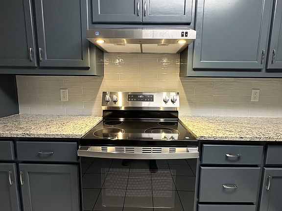 New stove and vent hood