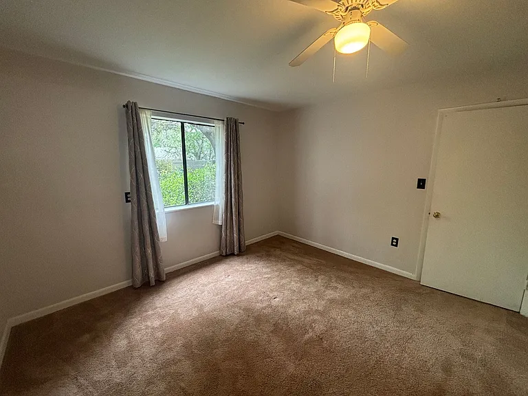 81 SE 16th Ave #D103 — Photo 5