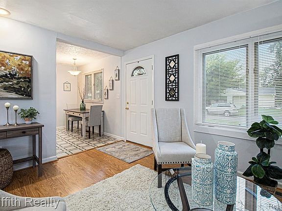 4th image of 5366 Military Ave
