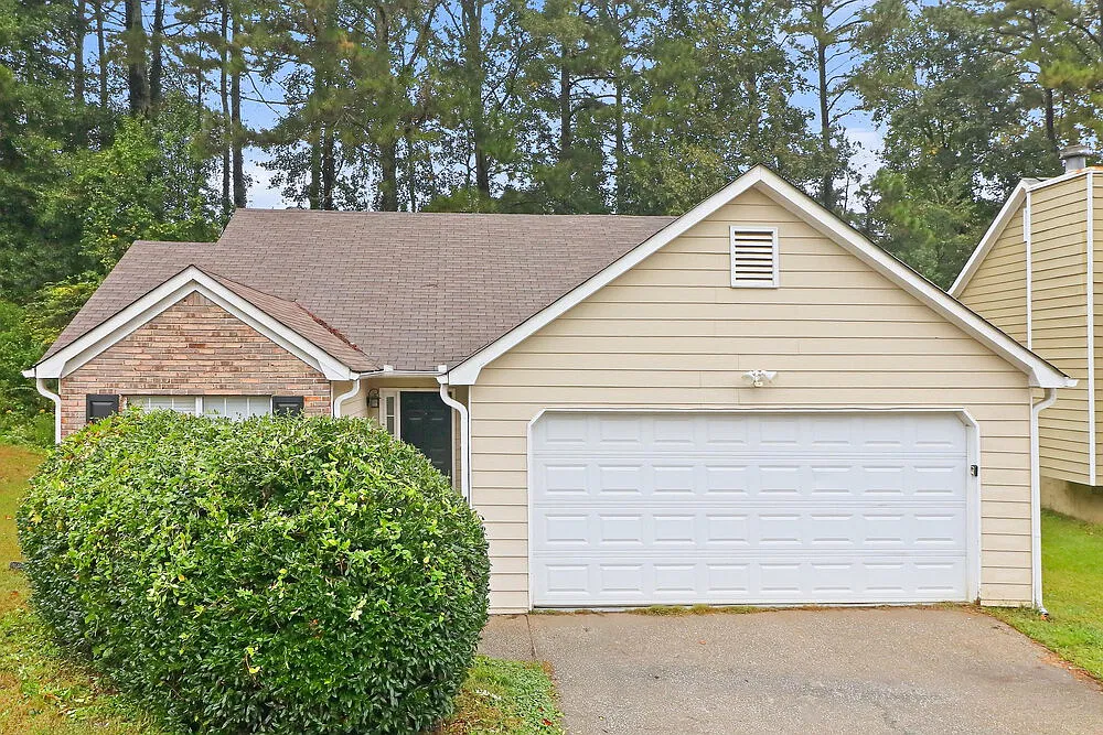 3 bed, 2.0 bath, 1391 sqft, $1,925 — Photo 1