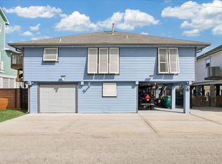 15 S Curlew St, La Marque, TX 77568