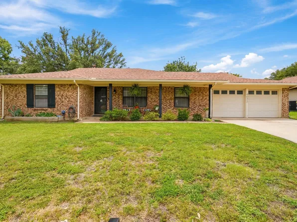 4025 Aragon Dr, Fort Worth, TX 76133