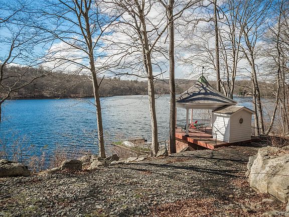 4th image of 4 Springhouse Road