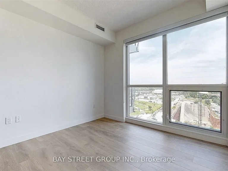 95 McMahon Dr #1212 — Photo 28