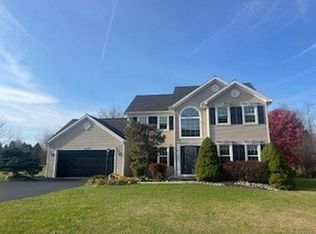 200 Longhouse Ln, Slingerlands, NY 12159