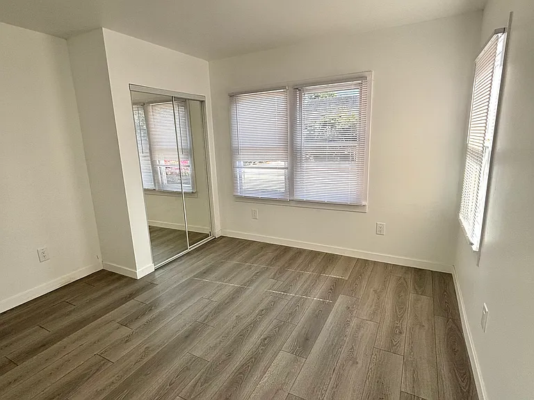 1956 1/2 Park Grove Ave #1 — Photo 11
