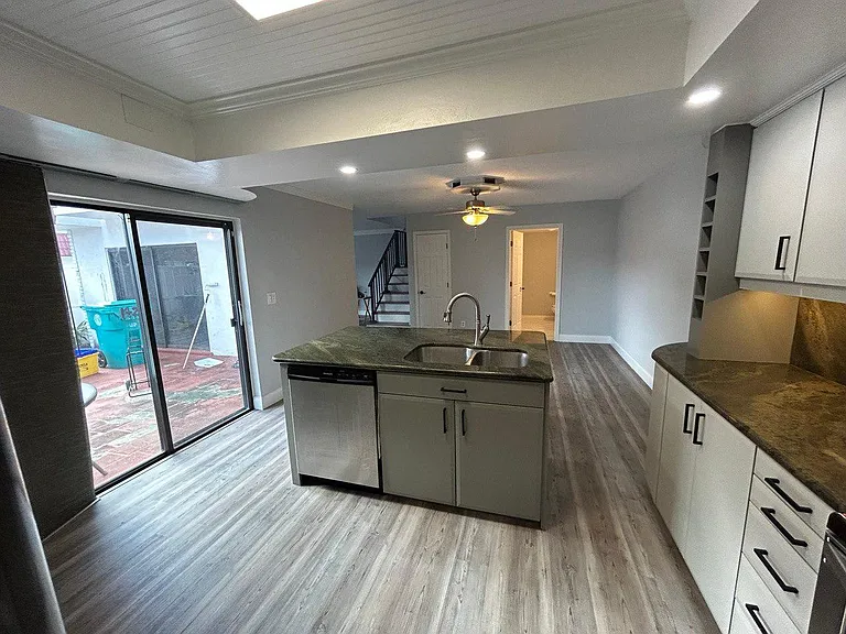 1426 Oxford Ln — Photo 26