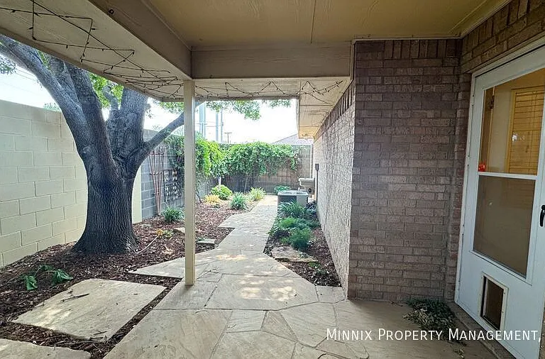 2001 Freeport Ln — Photo 28