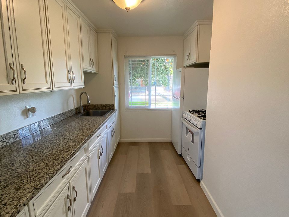 1st image of 354 N 5th St APT 2