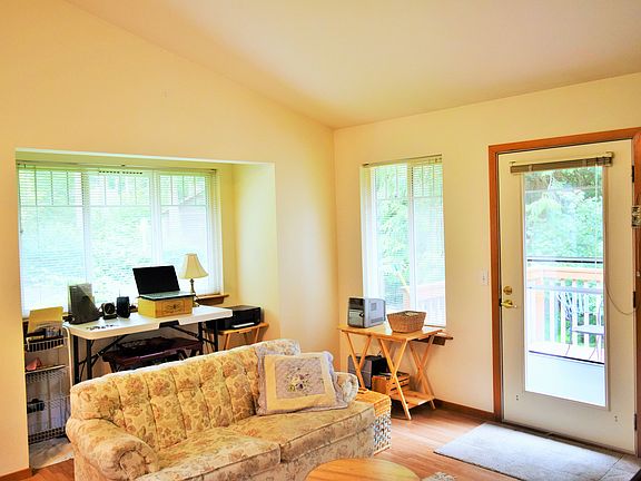 4th image of 2366 Emerald Ct