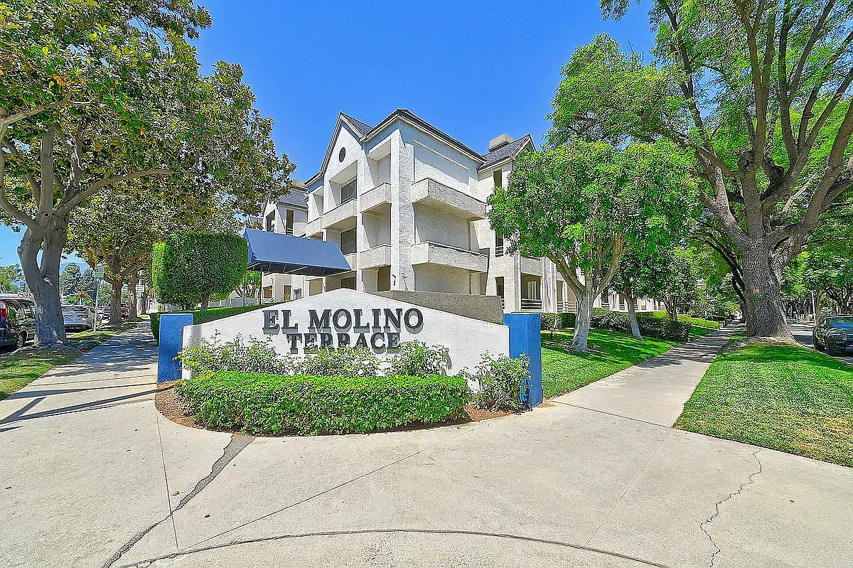 2 bed, 1035 sqft, $3,200 — Photo 1