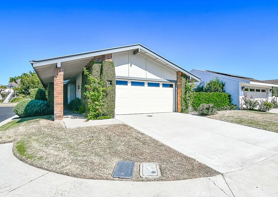 2 Sandbar Dr