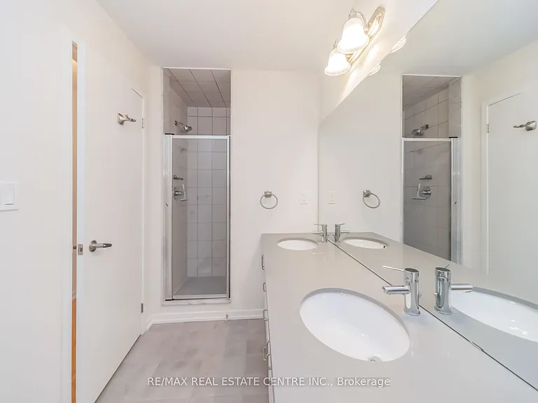 30 Lambert Ln — Photo 32
