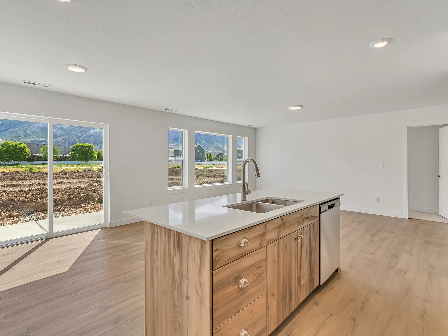 2 bed, 1200 sqft, $2,600 — Photo 4
