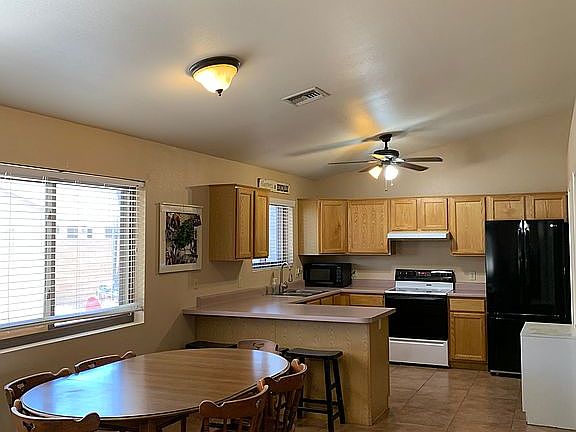 Dining/kitchen 